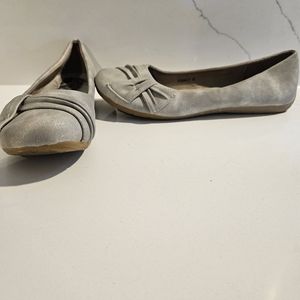 Taxi grey suede flats. SIZE 9